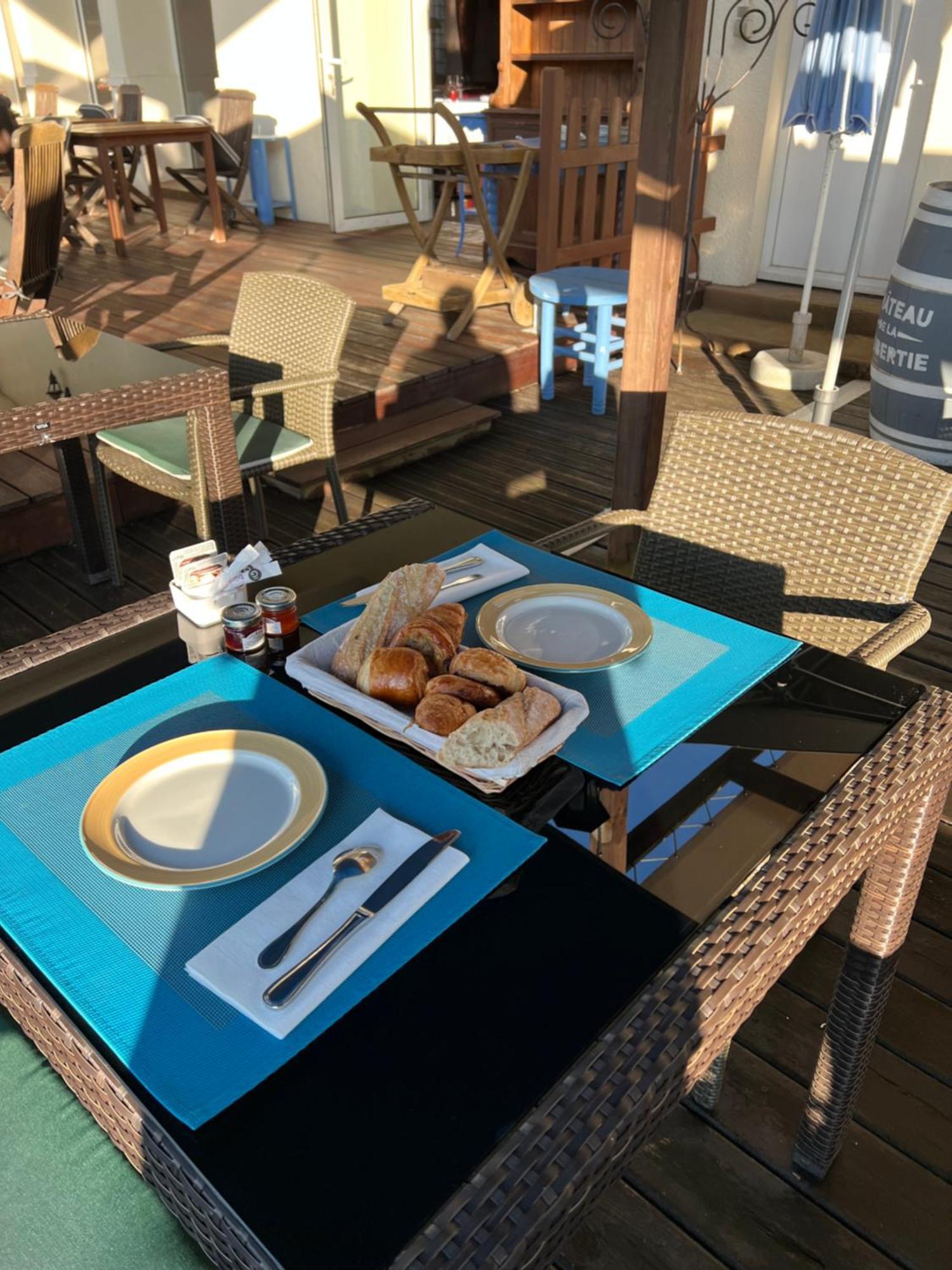 Logis Hotel-Restaurant Les Voyageurs La Coquille المظهر الخارجي الصورة